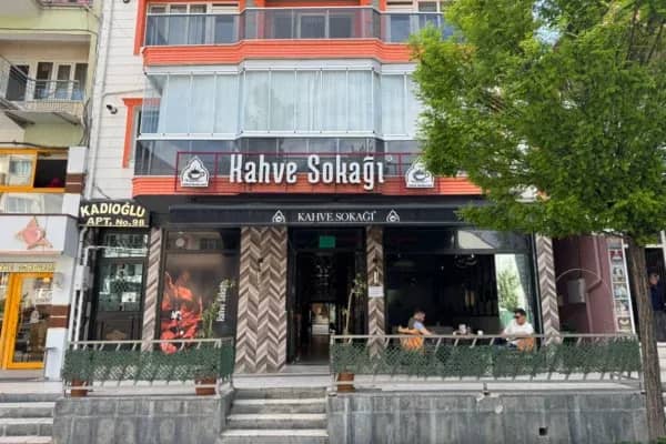 Kahve Sokağı Burdur Gölhisar şubesinin dış cephesi